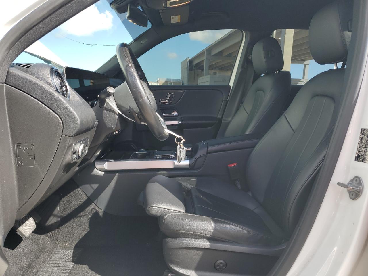 Mercedes-Benz GLB 250 Image 7