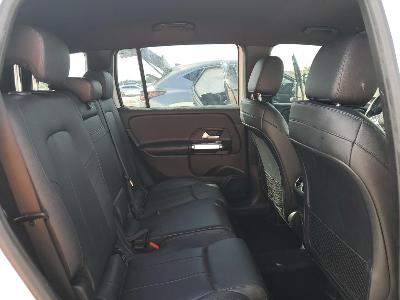 Mercedes-Benz GLB 250 Image 11