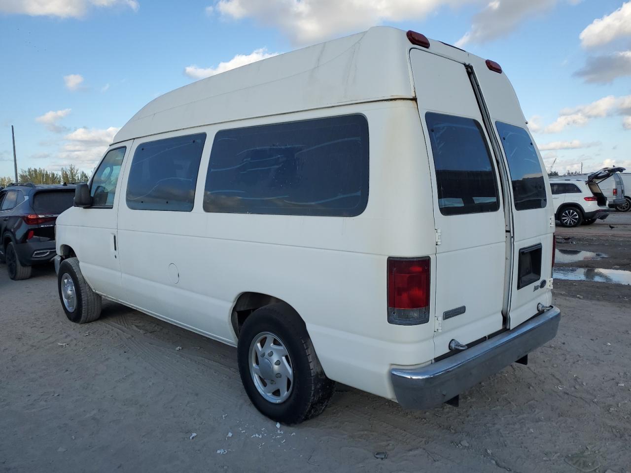 Ford Econoline E150 Van Image 10