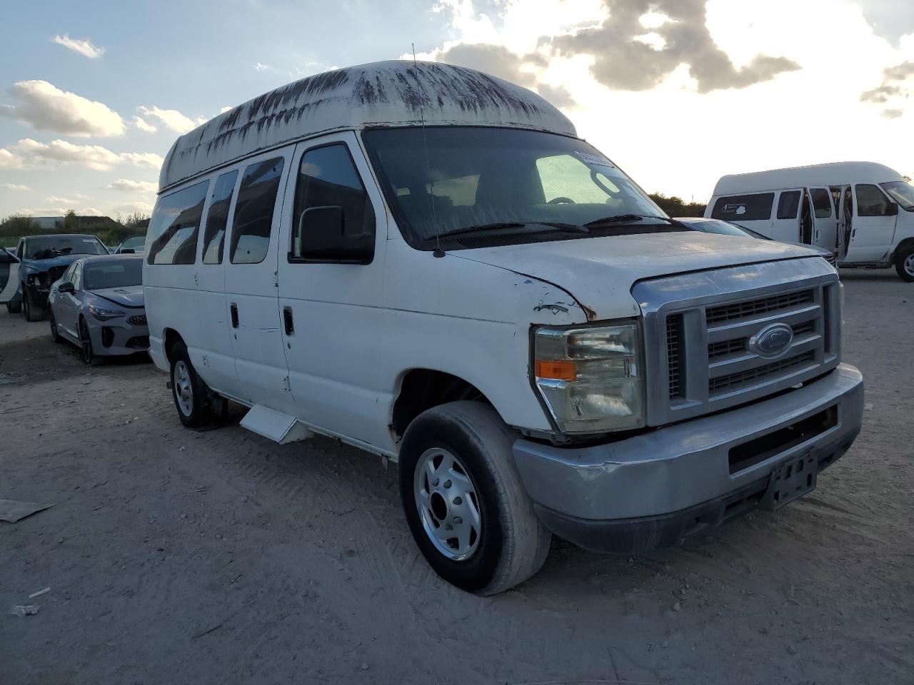 Ford Econoline E150 Van Image 9