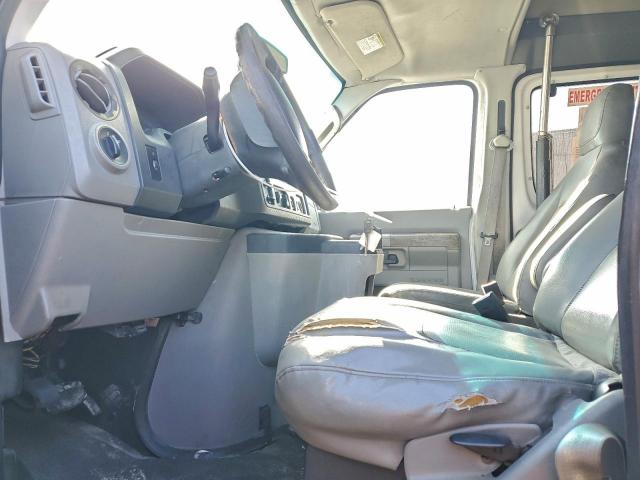 Ford Econoline E150 Van Image 4