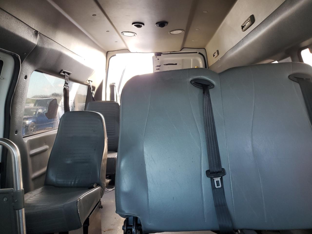 Ford Econoline E150 Van Image 6