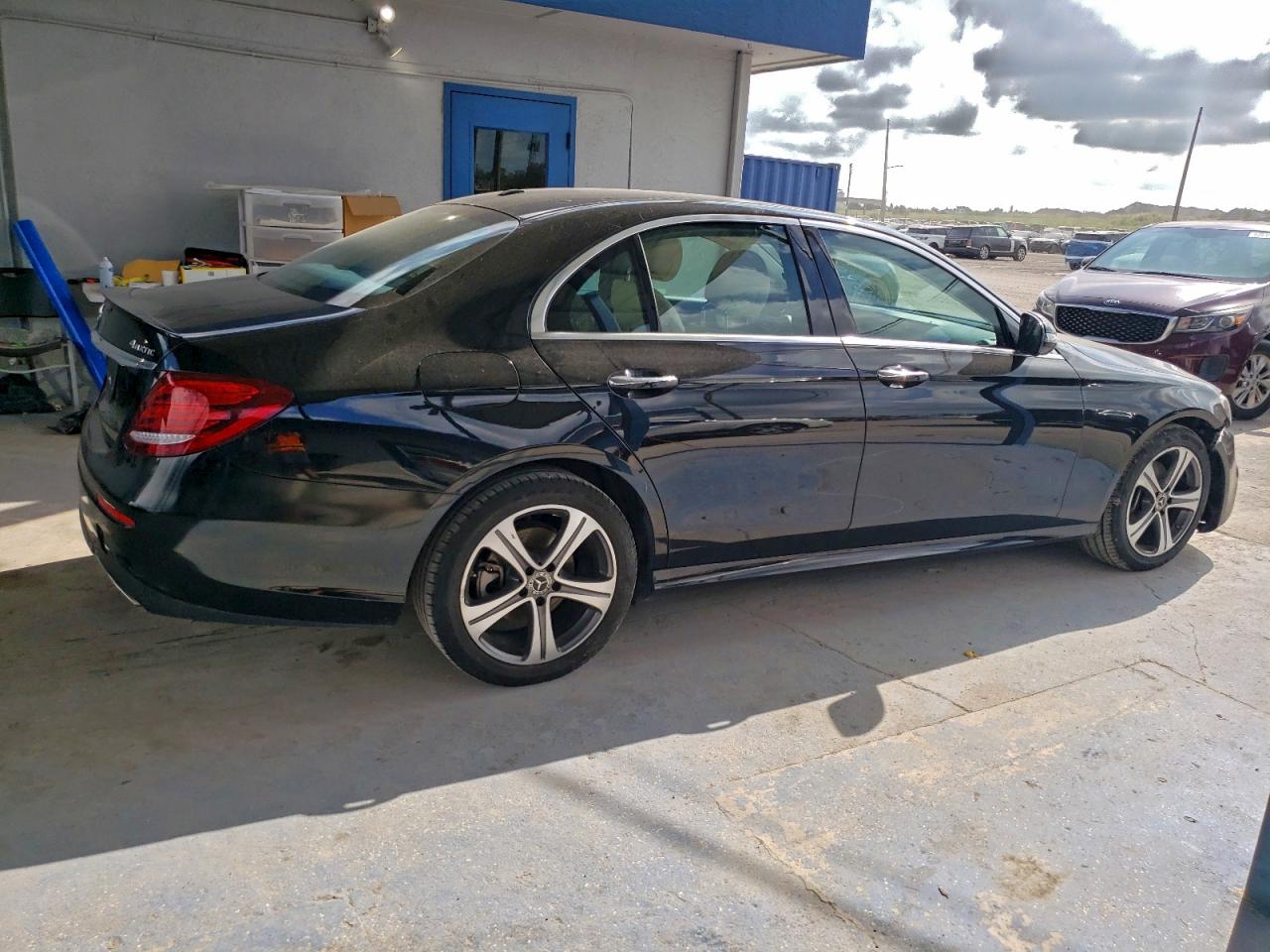 Mercedes-Benz E-Class 300 4matic Image 4