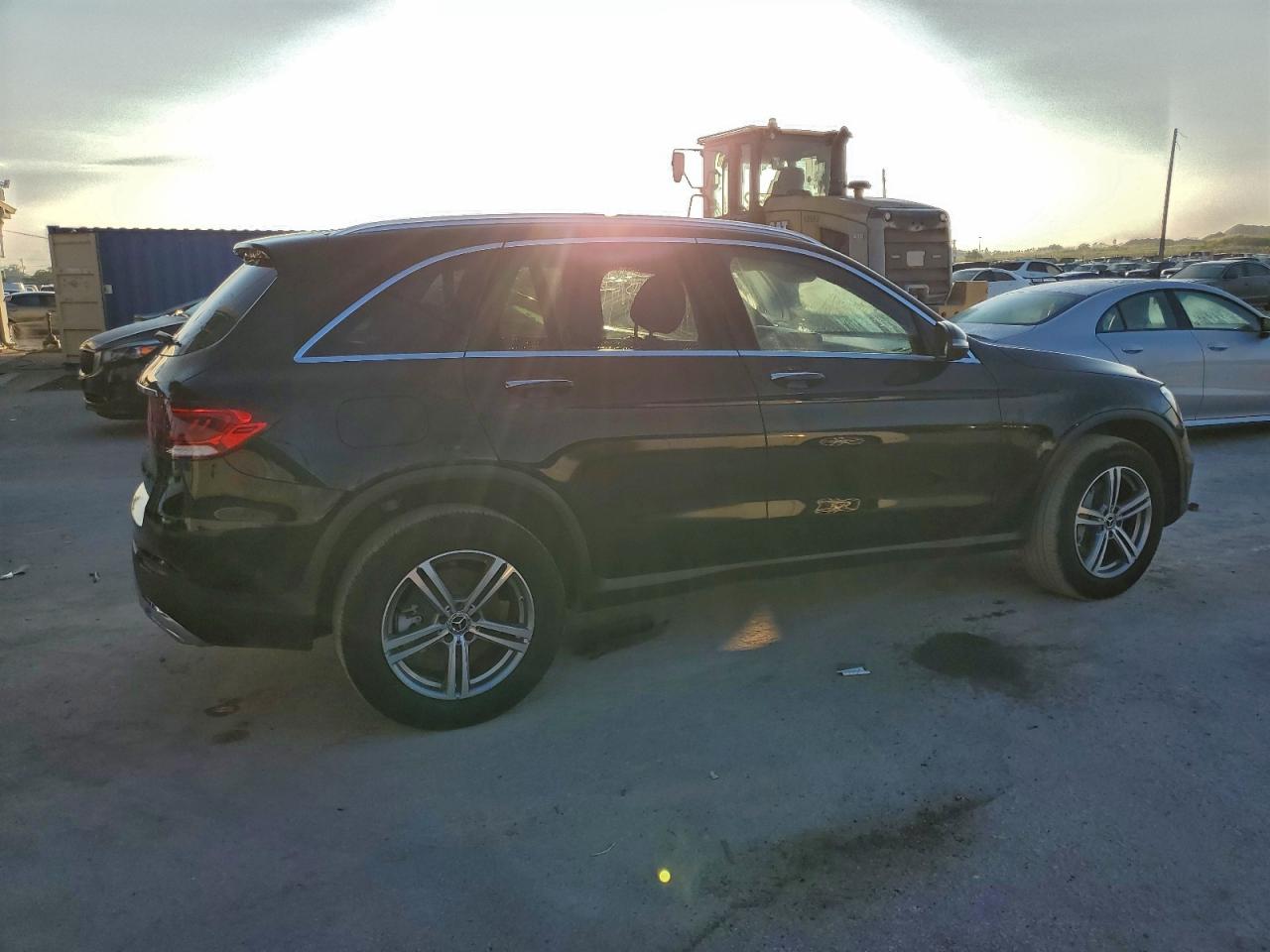 Mercedes-Benz GLC 300 Image 2