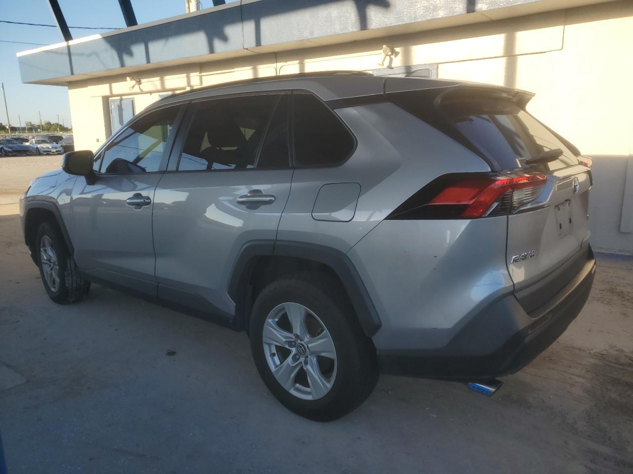Toyota RAV4 Xle Image 2