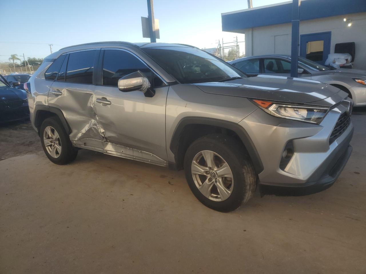 Toyota RAV4 Xle Image 3