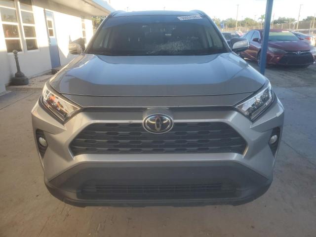 Toyota RAV4 Xle Image 4