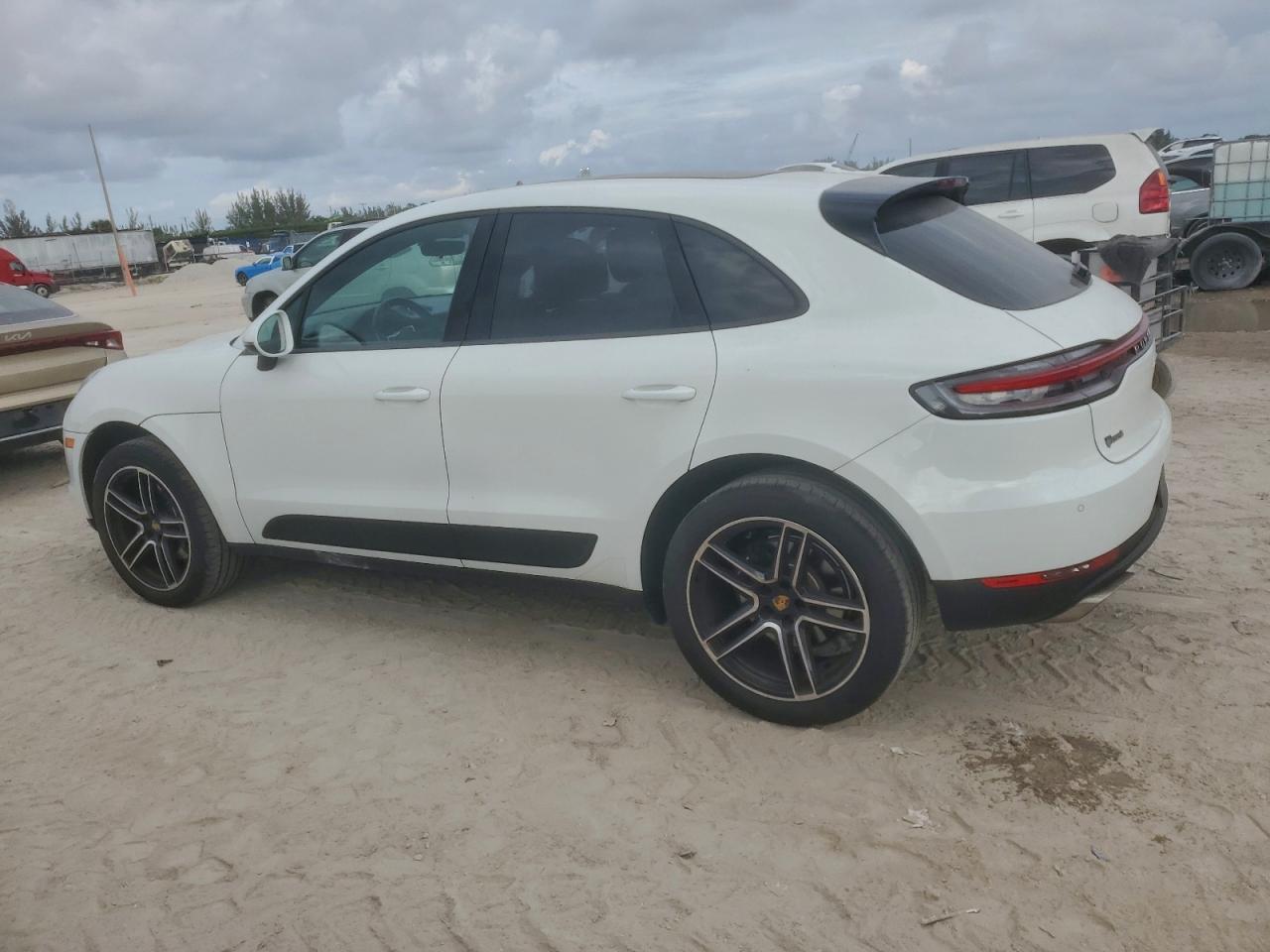 Porsche Macan Image 2