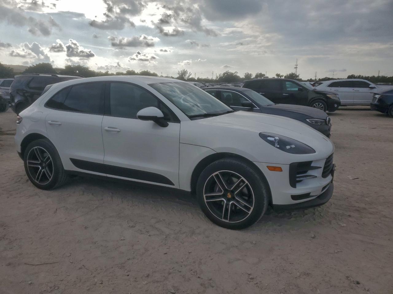 Porsche Macan Image 9