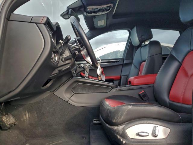 Porsche Macan Image 13