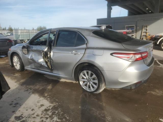 Toyota Camry Le Image 3
