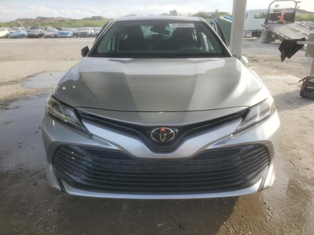 Toyota Camry Le Image 5