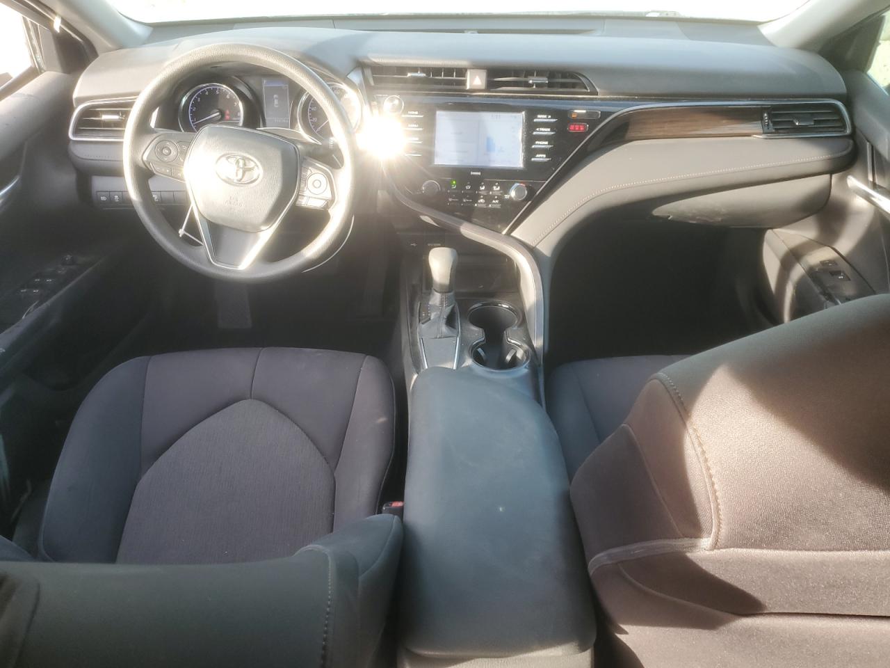 Toyota Camry Le Image 12