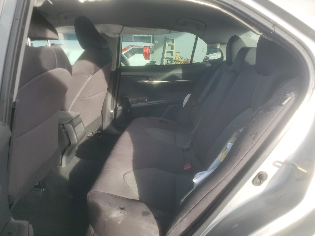 Toyota Camry Le Image 10