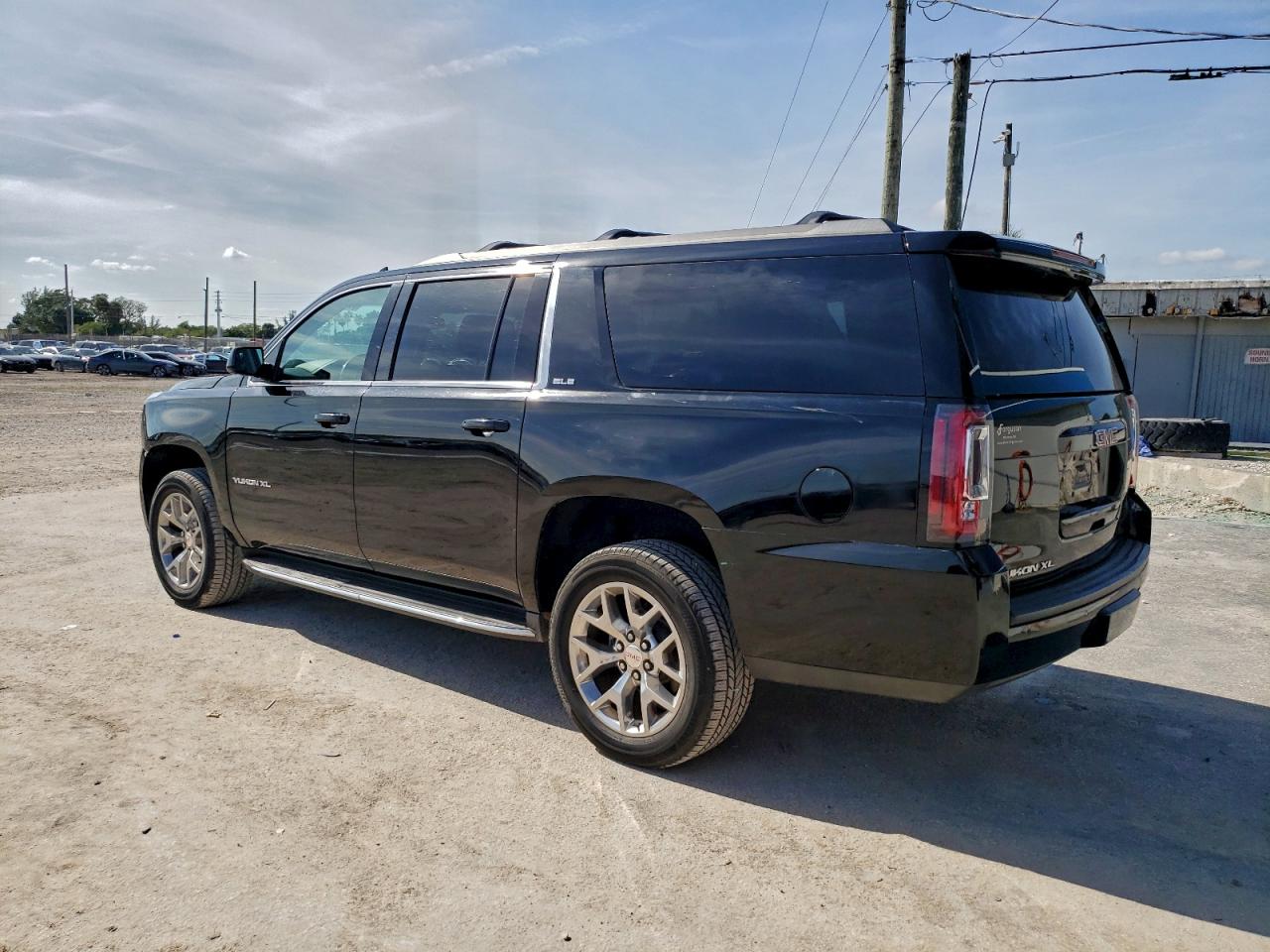 GMC Yukon C1500 Sle Image 6