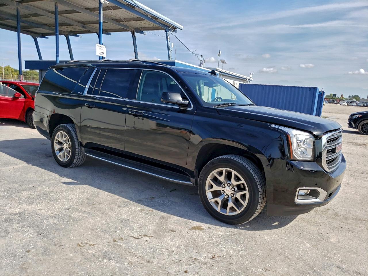 GMC Yukon C1500 Sle Image 3