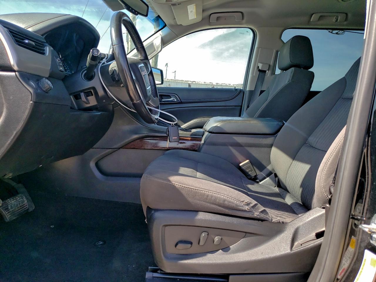 GMC Yukon C1500 Sle Image 11