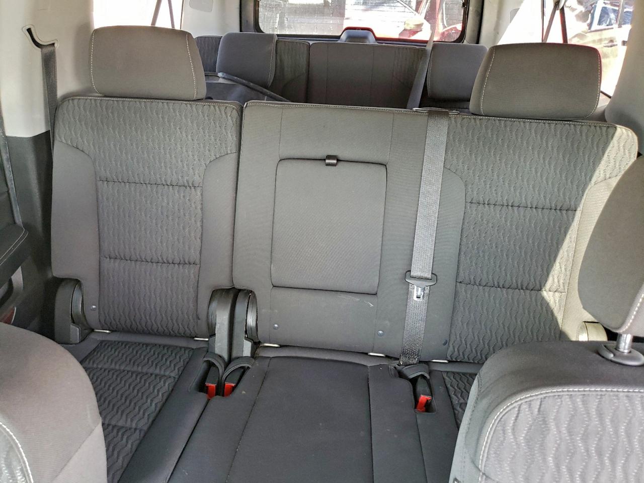 GMC Yukon C1500 Sle Image 8