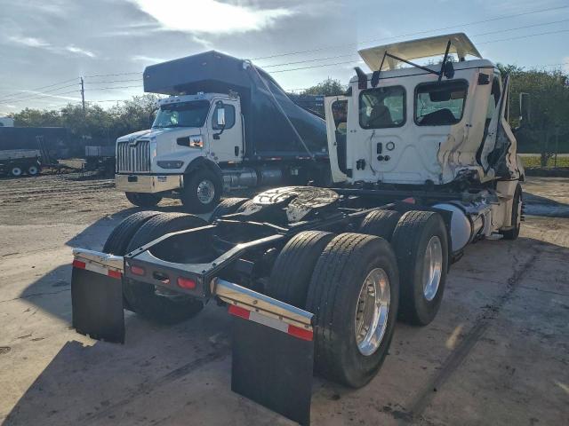 Freightliner Cascadia 1 Image 3