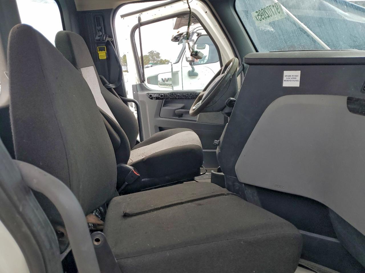 Freightliner Cascadia 1 Image 4