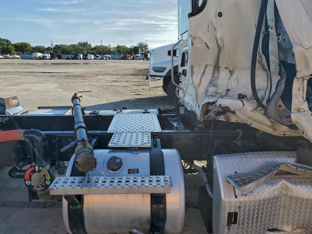 Freightliner Cascadia 1 Image 9