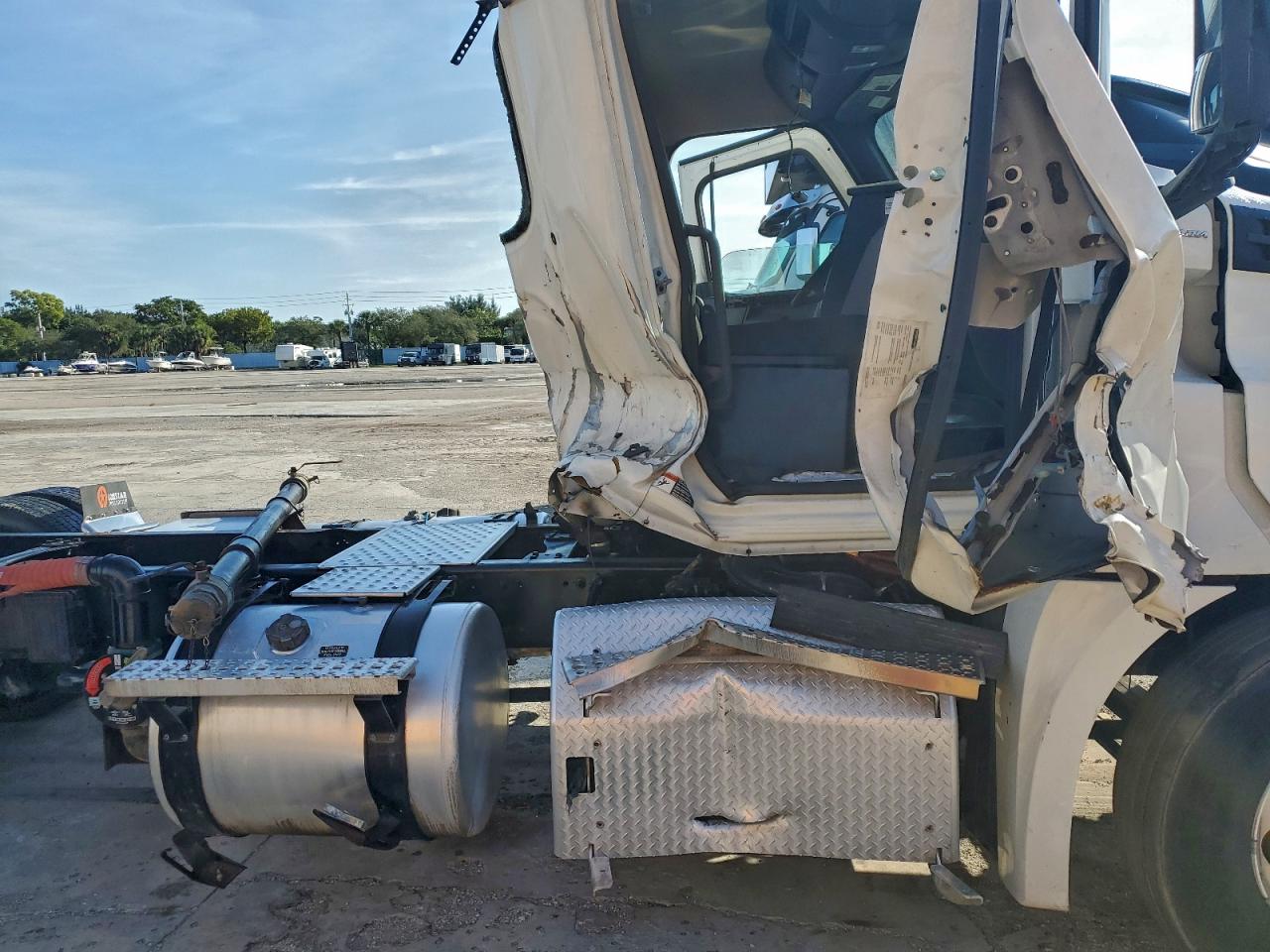 Freightliner Cascadia 1 Image 6