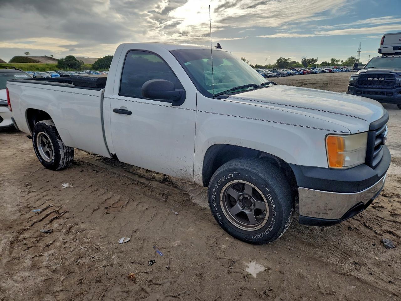 GMC Sierra C1500 Image 10