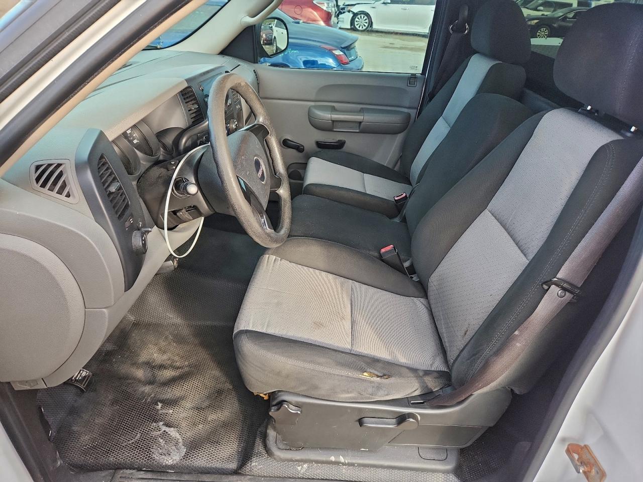 GMC Sierra C1500 Image 4