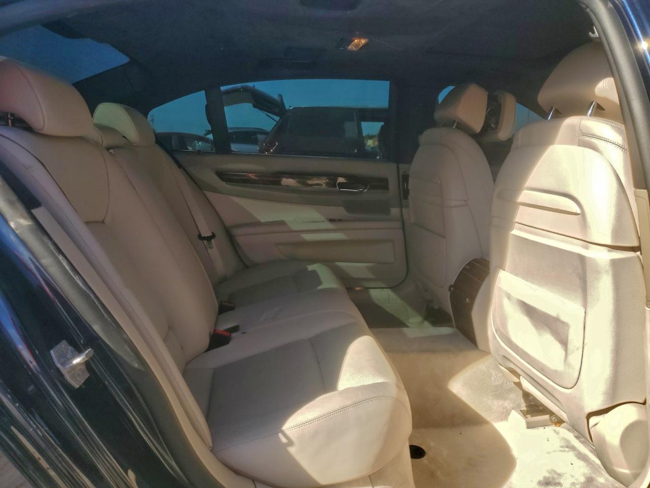 BMW 7 Series Li Image 10