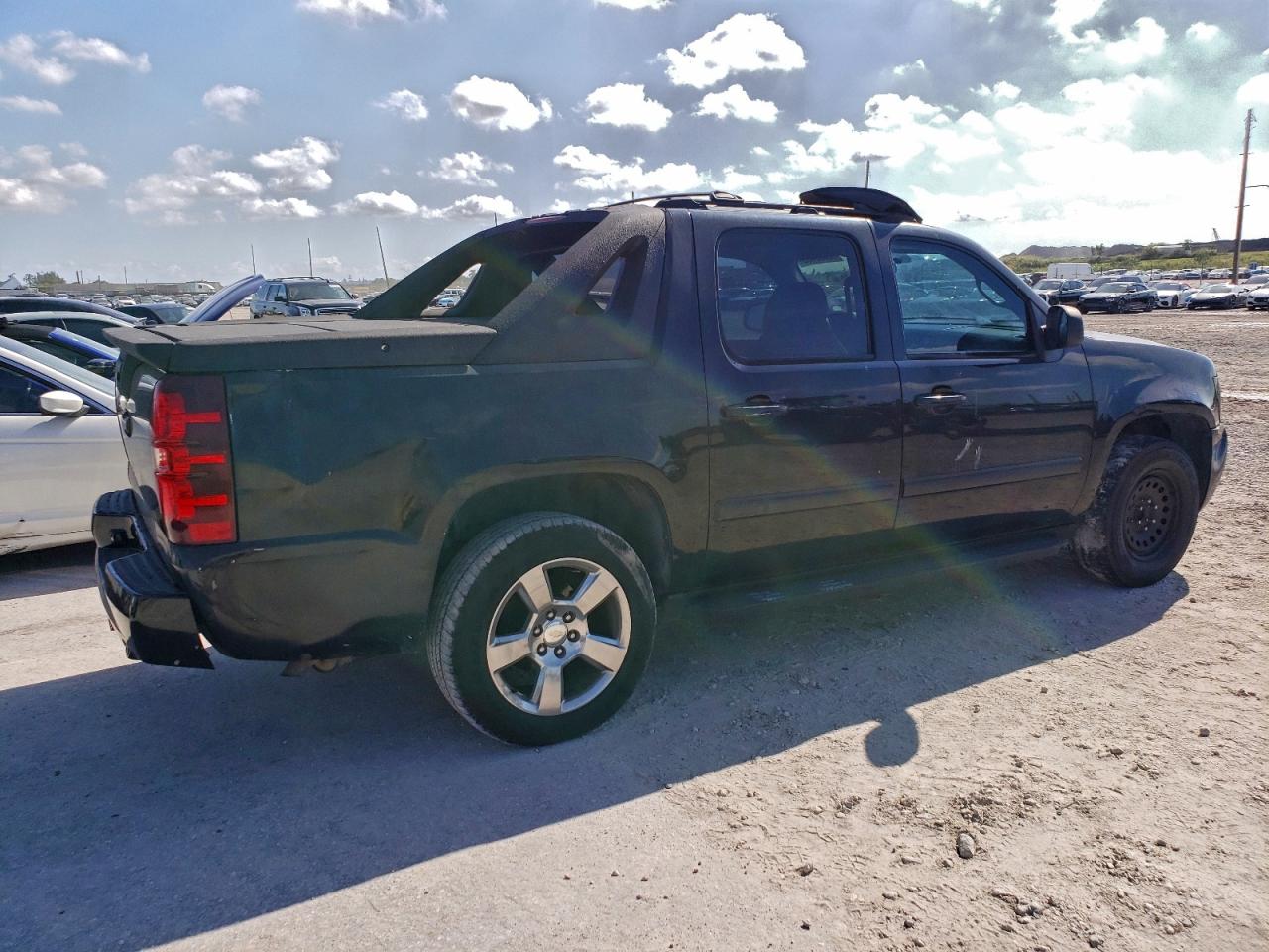 Chevrolet Avalanche C1500 Image 2