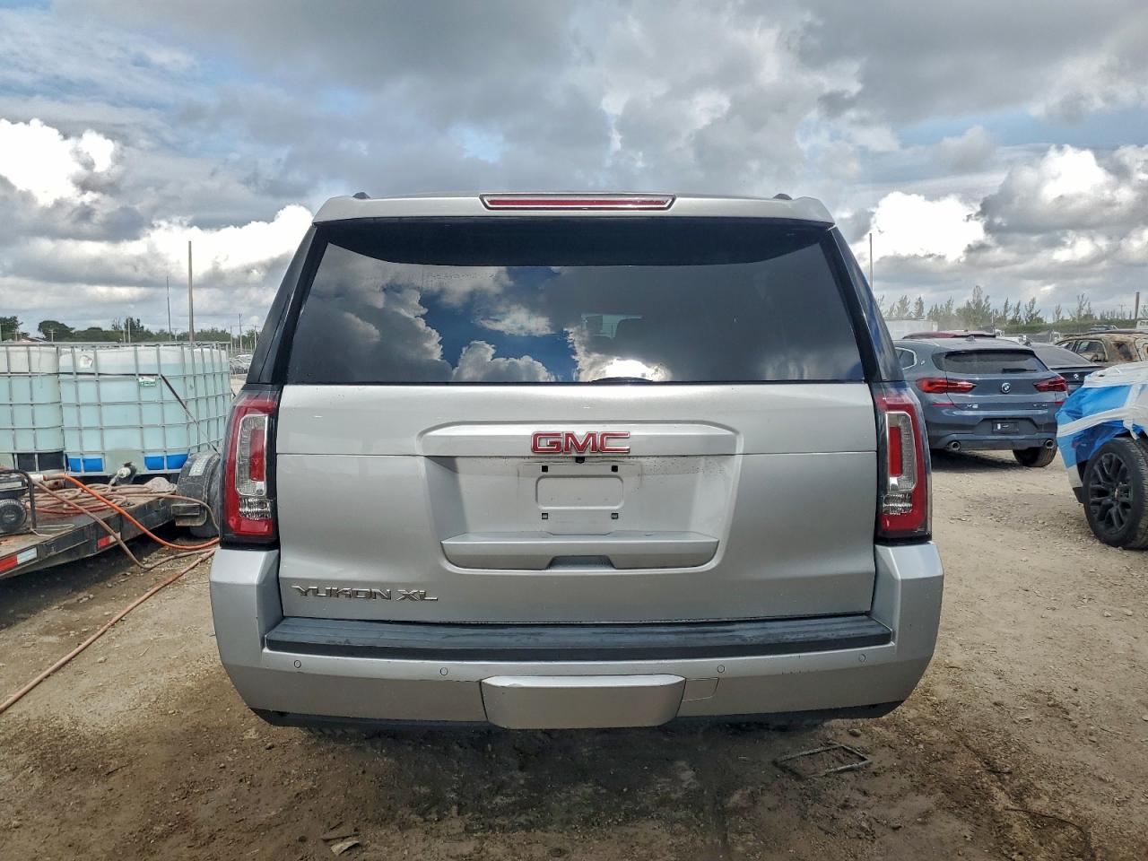 GMC Yukon C1500 Slt Image 4