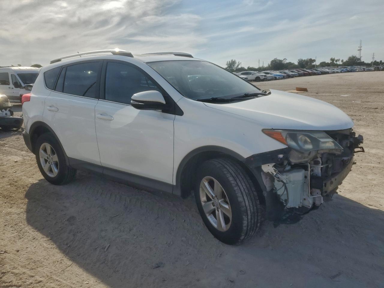 Toyota RAV4 Xle Image 3