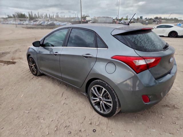 Hyundai ELANTRA Image 2