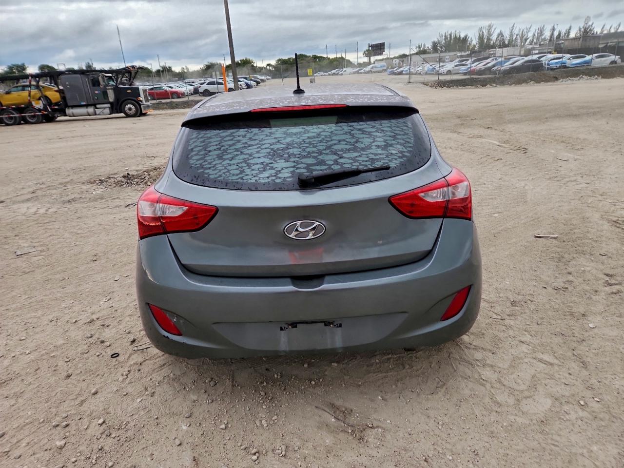 Hyundai ELANTRA Image 5