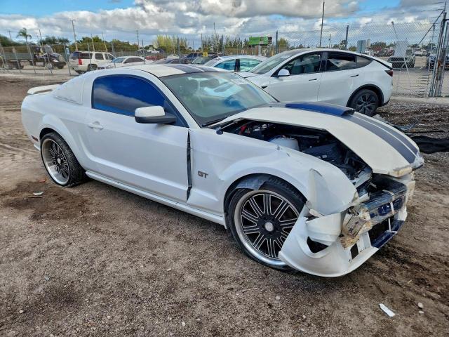 Ford Mustang Gt Image 2