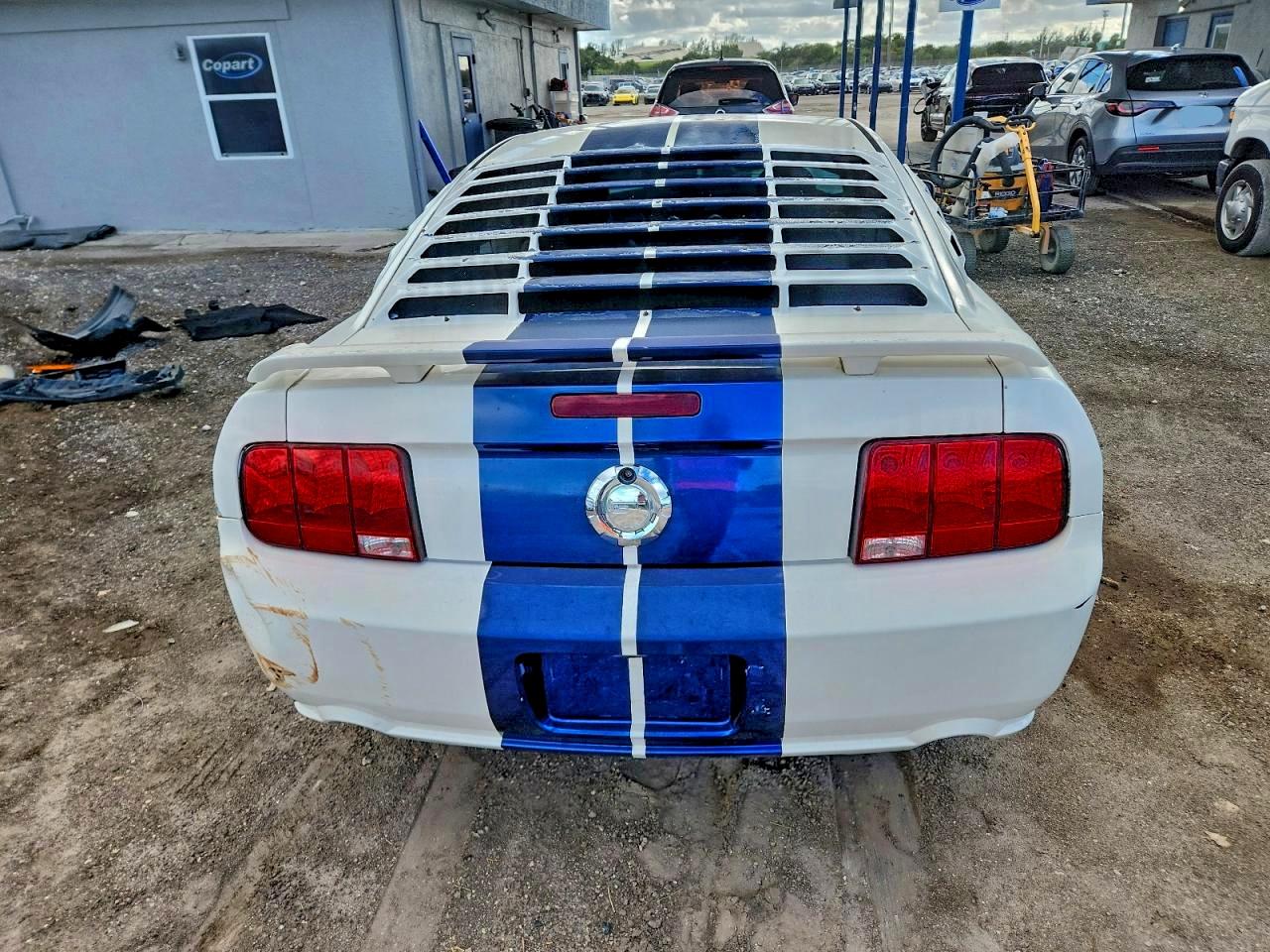 Ford Mustang Gt Image 3