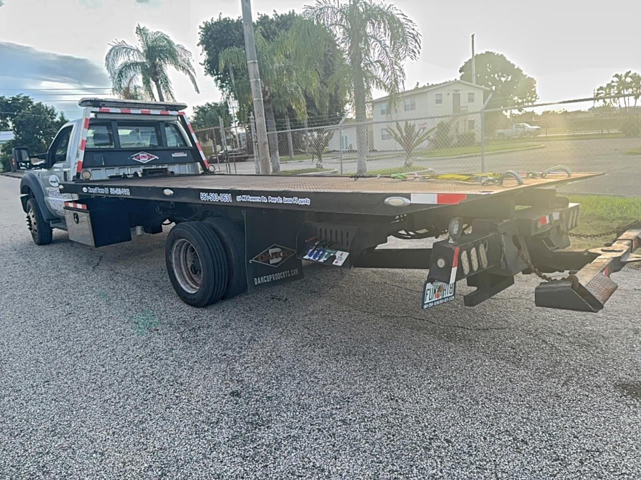 Ford F-550 Super Duty Image 8