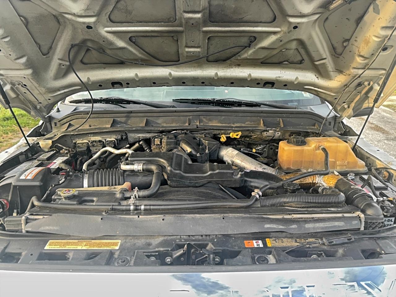 Ford F-550 Super Duty Image 4