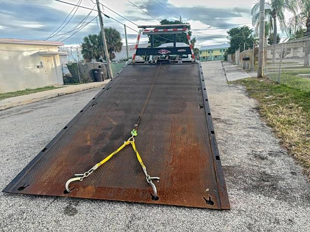 Ford F-550 Super Duty Image 10