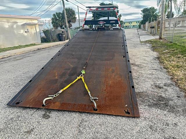 Ford F-550 Super Duty Image 12