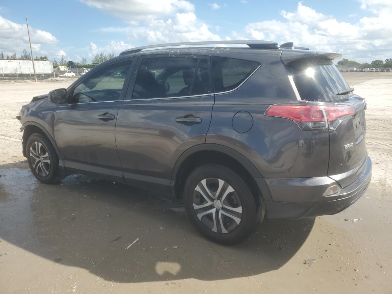 Toyota RAV4 Le Image 13