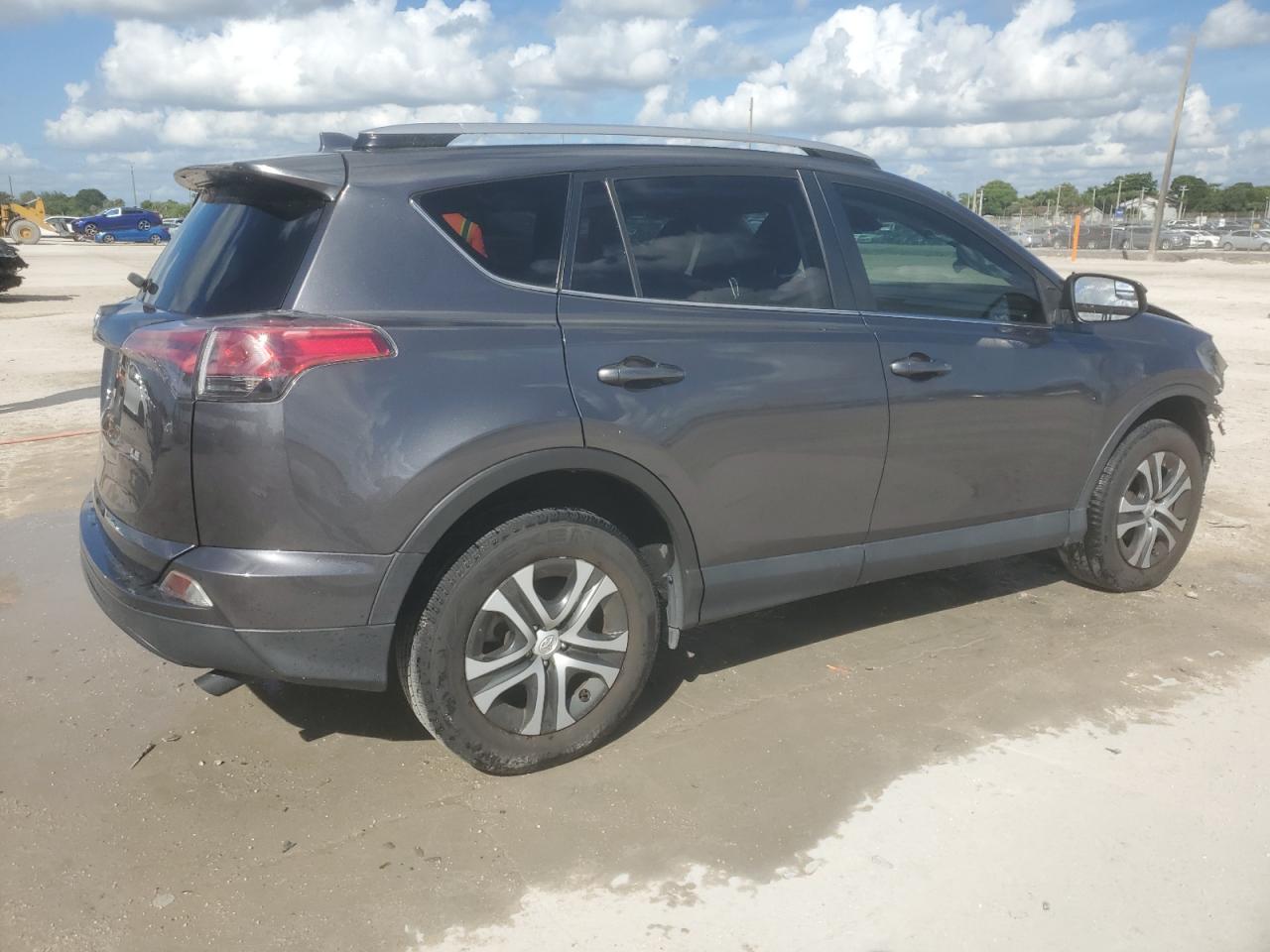 Toyota RAV4 Le Image 5