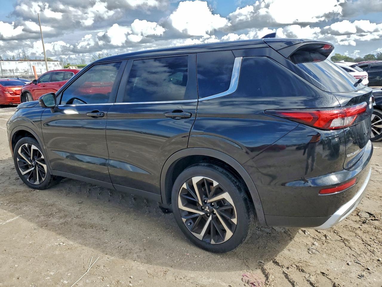 Mitsubishi Outlander Se Image 2