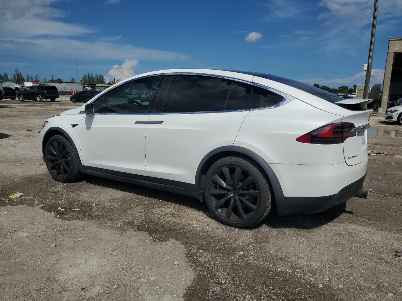 Tesla Model X Image 4