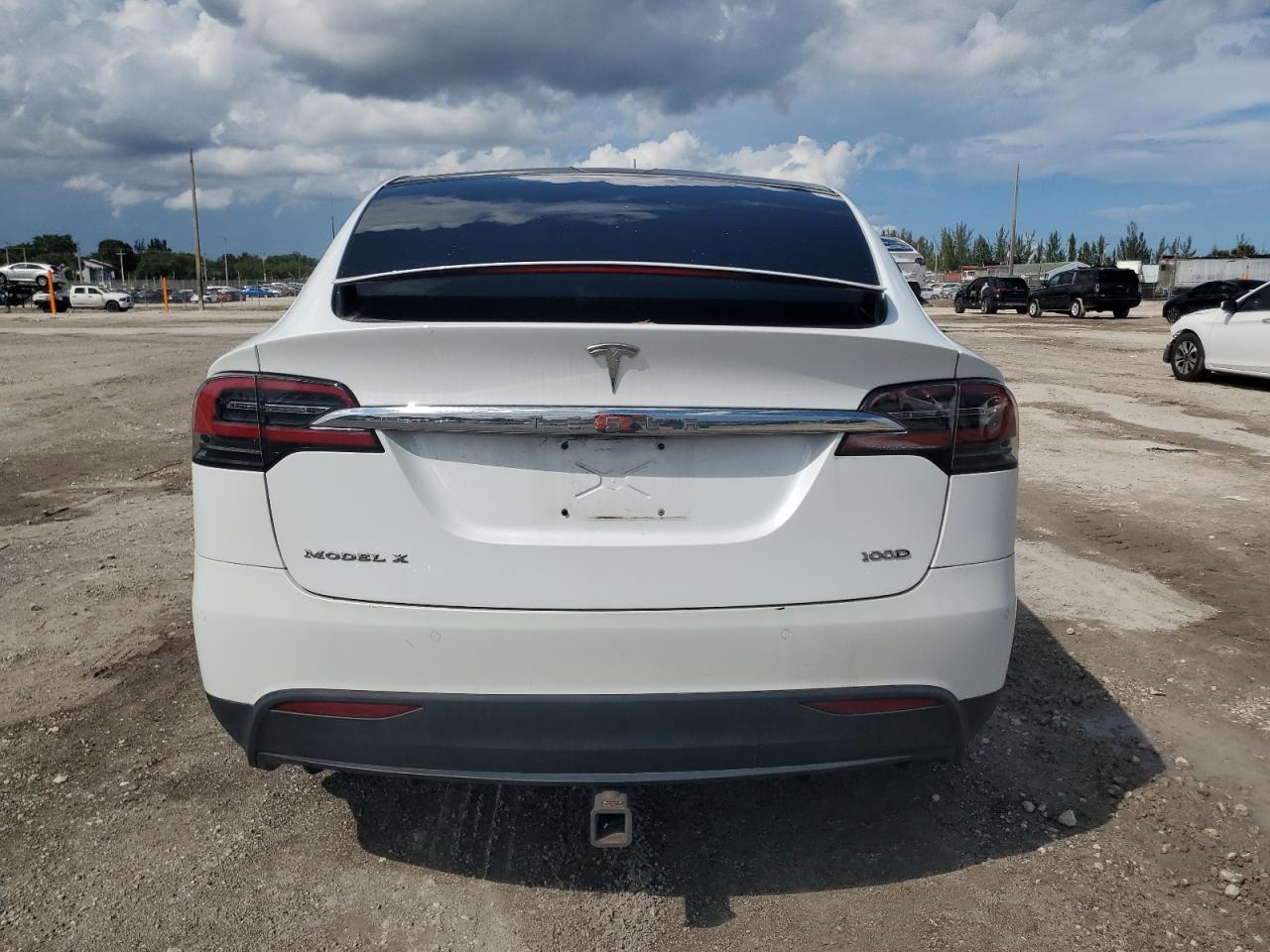 Tesla Model X Image 2