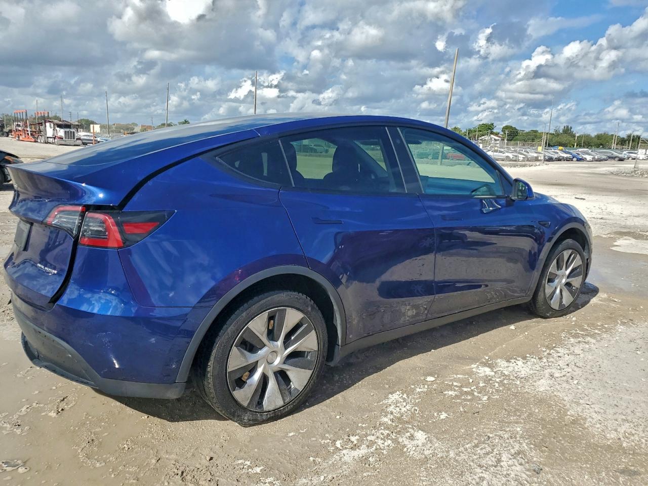Tesla Model Y Image 11