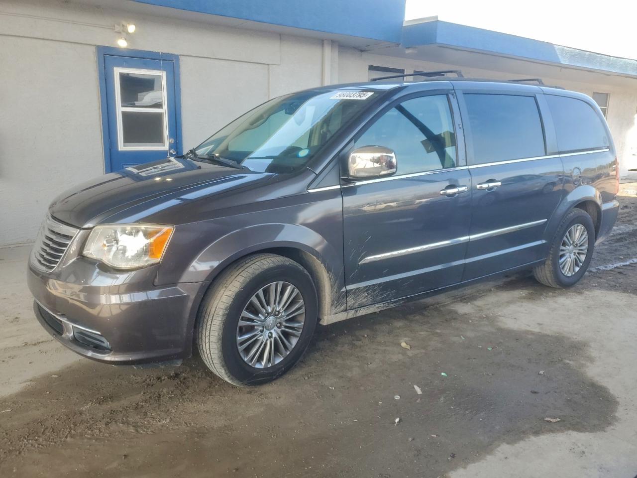 Chrysler Minivan Touring L Image 1