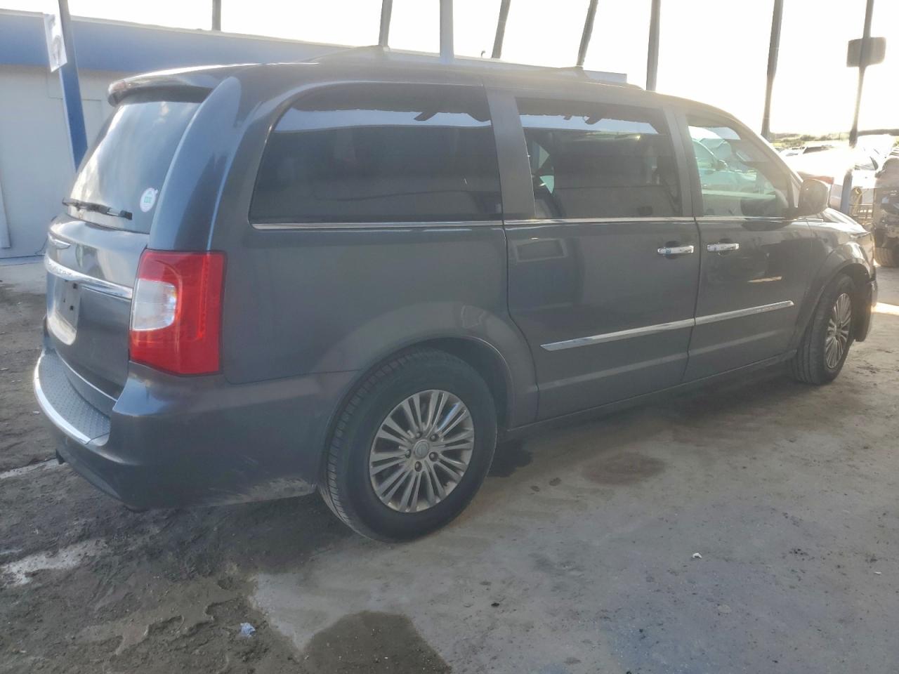 Chrysler Minivan Touring L Image 8