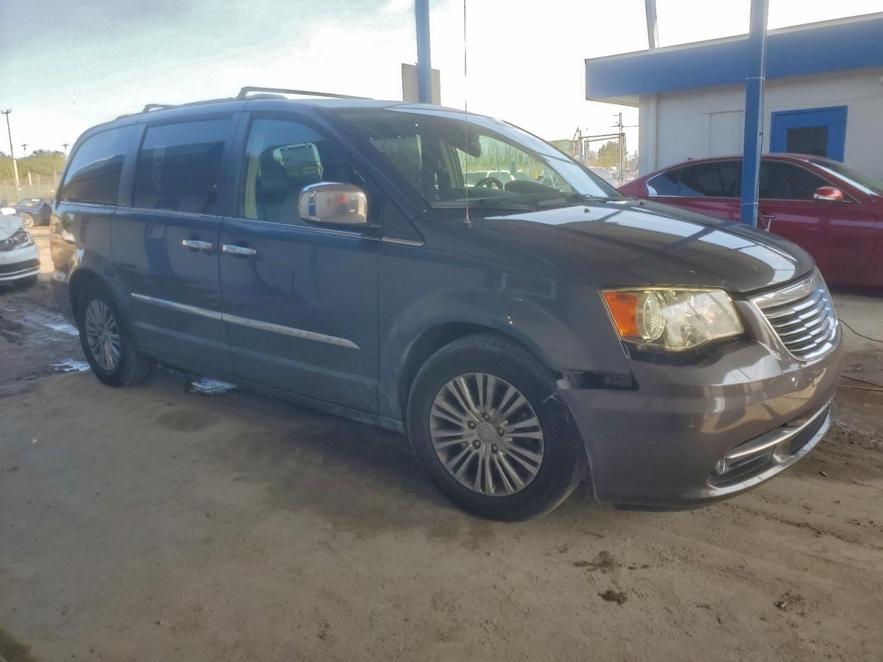 Chrysler Minivan Touring L Image 3