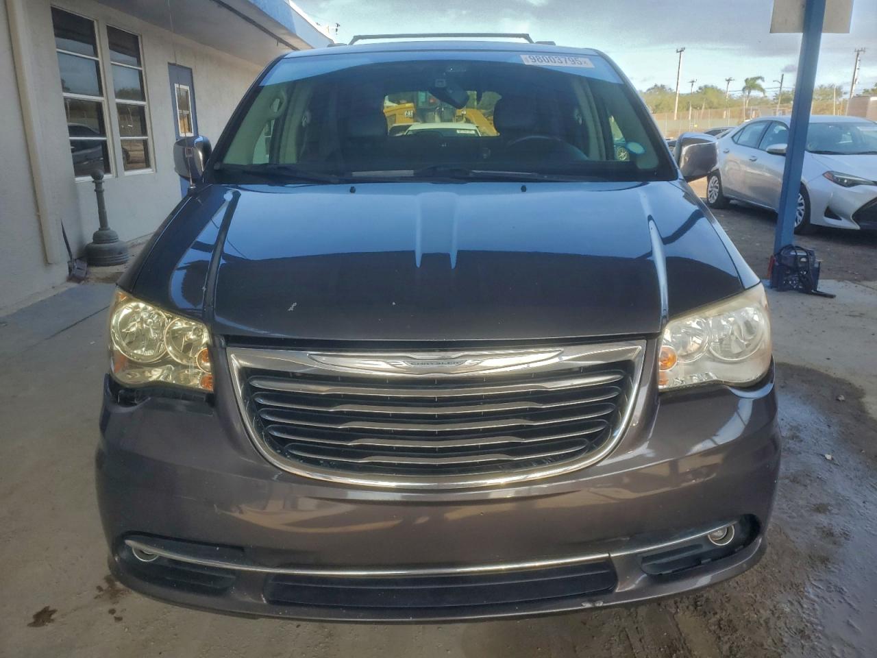 Chrysler Minivan Touring L Image 5